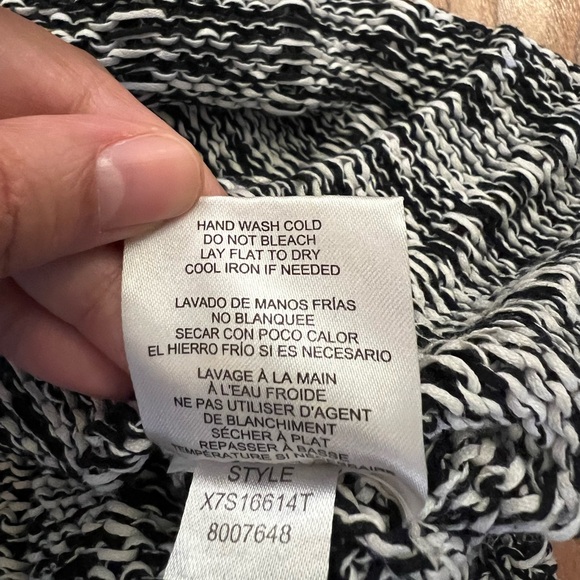 ELLEN TRACY Medium Scoop Neck Black & White Sleeveless Knit Top Cotton Stretch - Picture 5 of 7